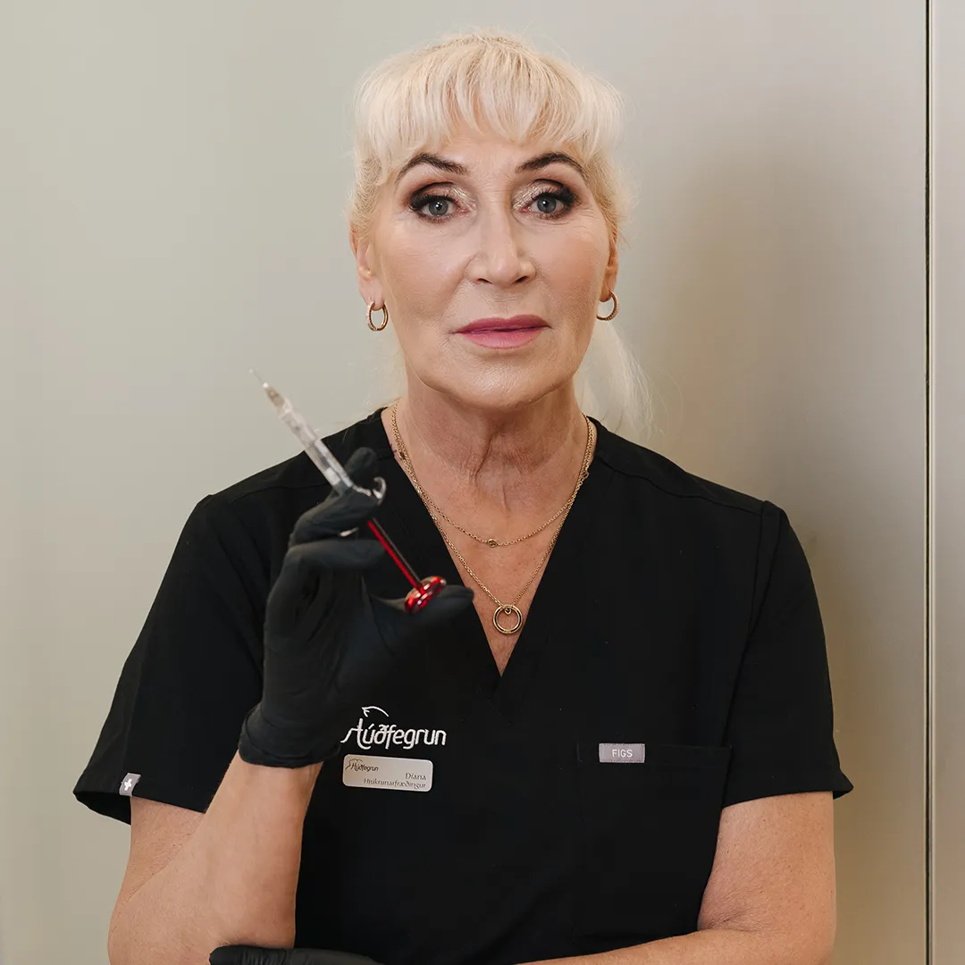 Laxasæðimeðferð með pólýnúkleótíðum (PN) framkvæmd af sérfræðingi hjá Húðfegrun í Reykjavík sem endurnýjar húðina og bætir teygjanleika