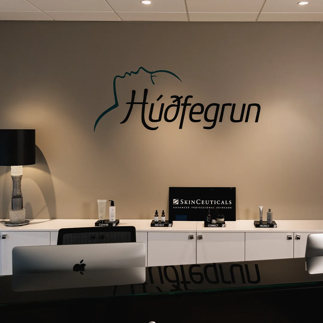 Móttaka Húðfegrunar í Reykjavík þar sem boðið er upp á faglegar húðslípunarmeðferðir og persónulega ráðgjöf.