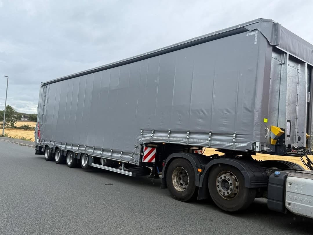 FAYMONVILLE MAX 4 AXLE CURTAINSIDE MACHINERY CARRIER - COMPLETE WITH HYDRAULICALLY WIDENING CURTAIN, SLIDING AND LIFTABLE ROOF !!