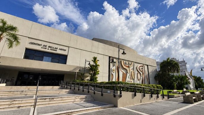 El proyecto constituye la primera fase del rediseño de la Plaza Juan Morel Campos y contempla una segunda etapa con una sexta sala de espectáculos 