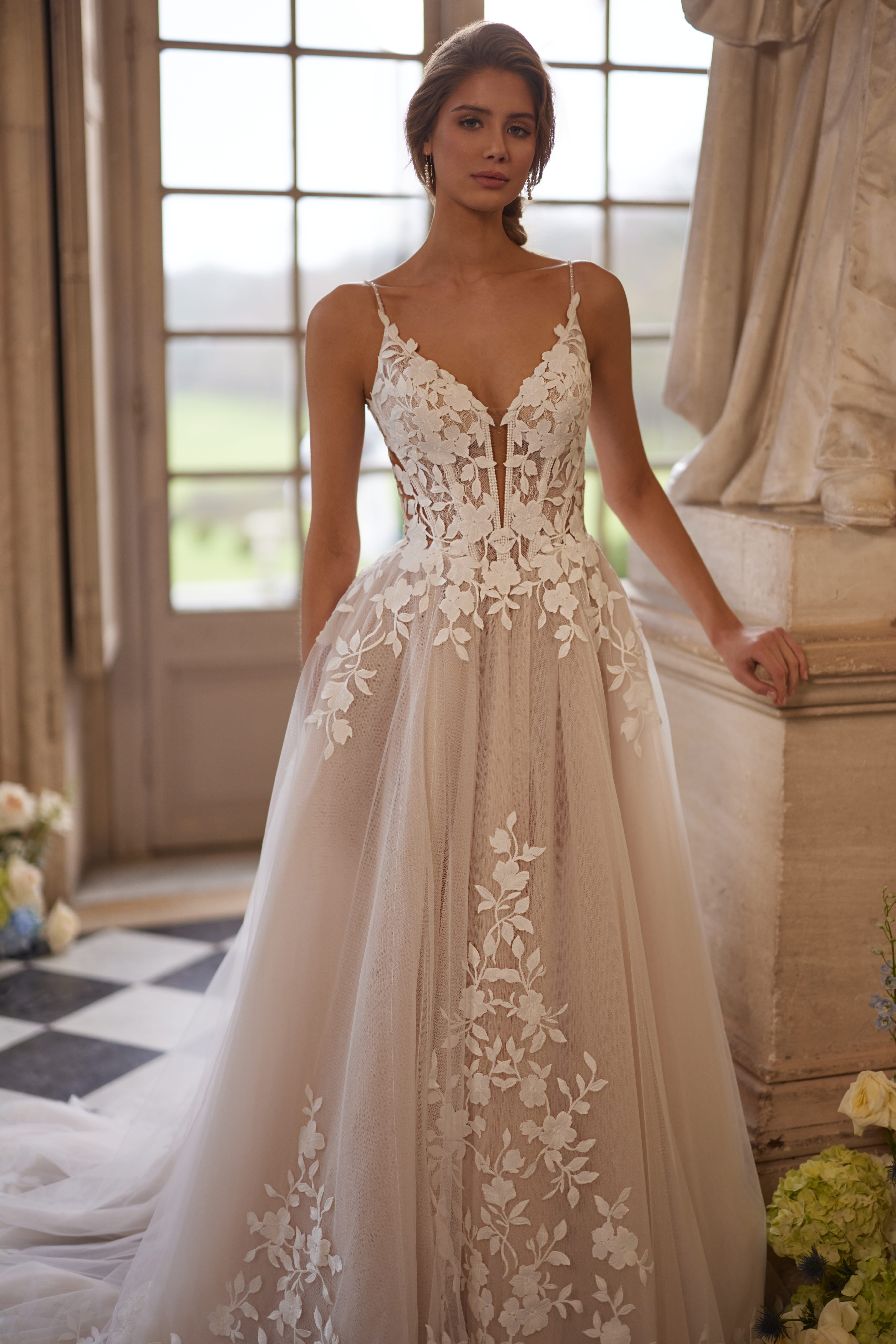 Brautkleid der Marke Dama Couture A-Linie mit Spitze - Ewig Dein Bridal Concept Boutique Gelnhausen