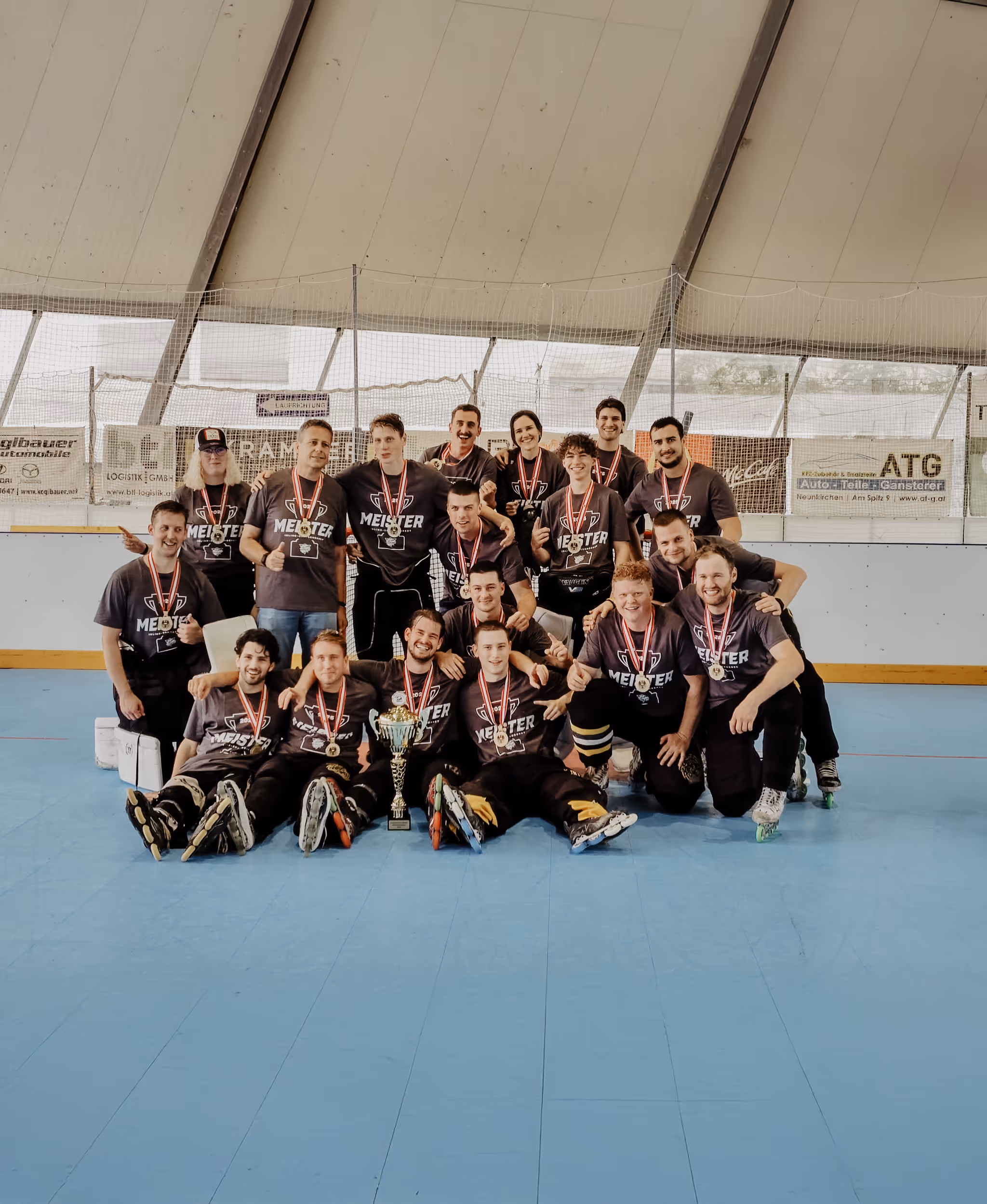 Die Vipers holen als erstes Team ungeschlagen den Staatsmeistertitel in der Inline-Skaterhockey Bundesliga.