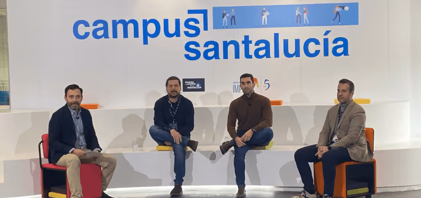 Ponentes de la mesa redonda sobre innovación y nuevas formas de ahorro e inversión criptomonedas