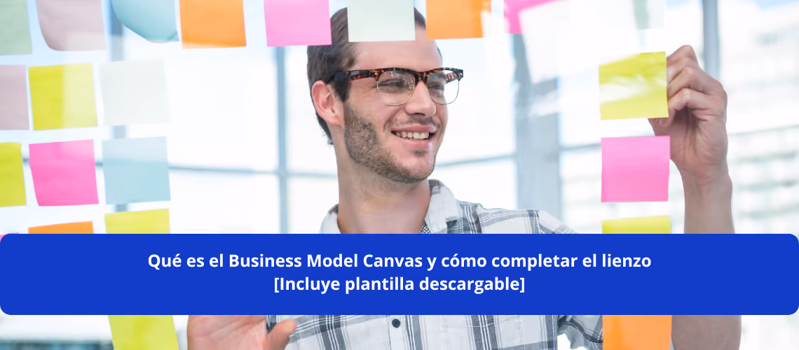 Smiling man with colored sticky notes, explaining the Canvas Model
