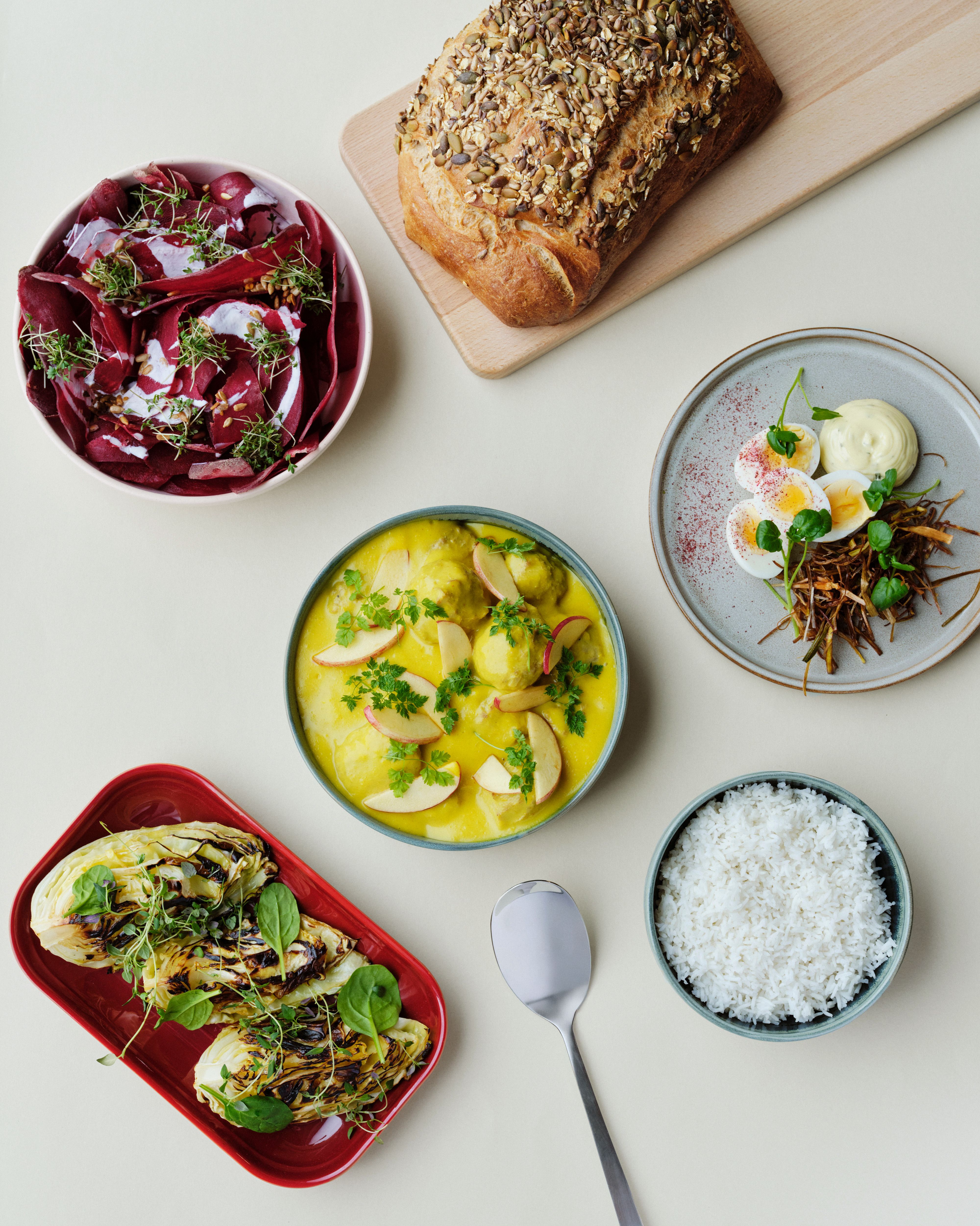 Billede af store lækre hvide asparges i hænder