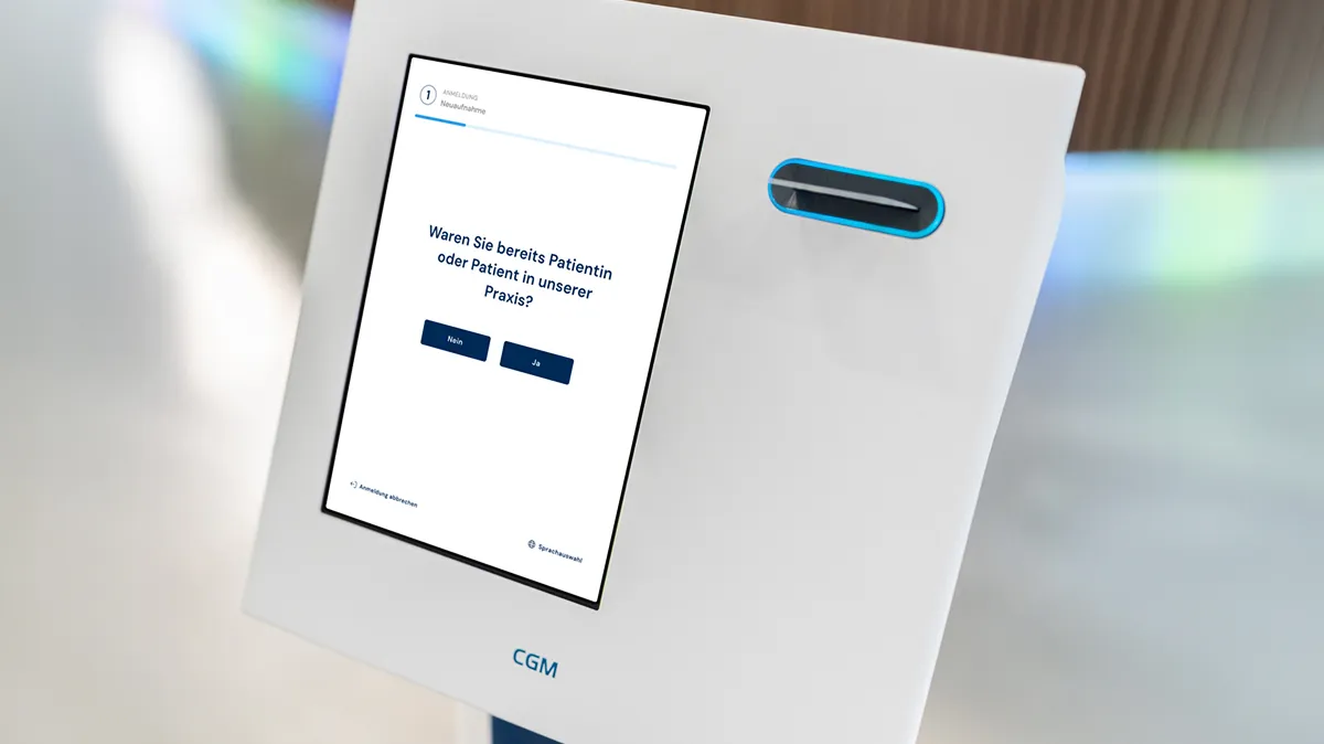 Reales Foto des Checkin-Terminals in einer Arztpraxis