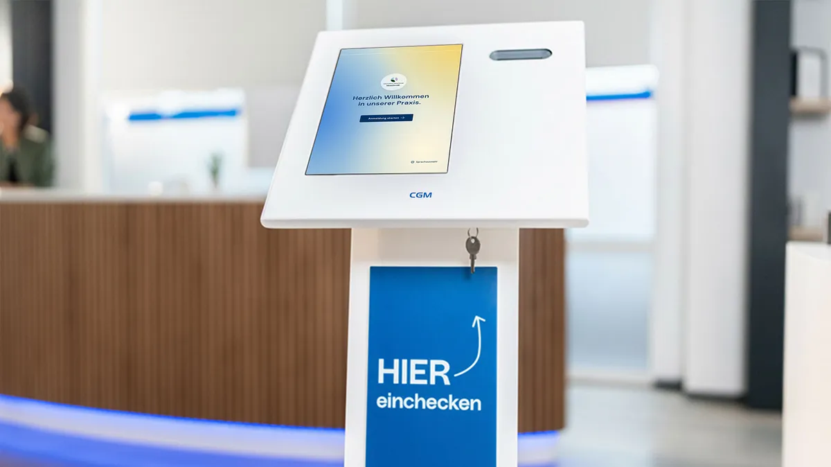 Reales Foto des Checkin-Terminals in einer Arztpraxis