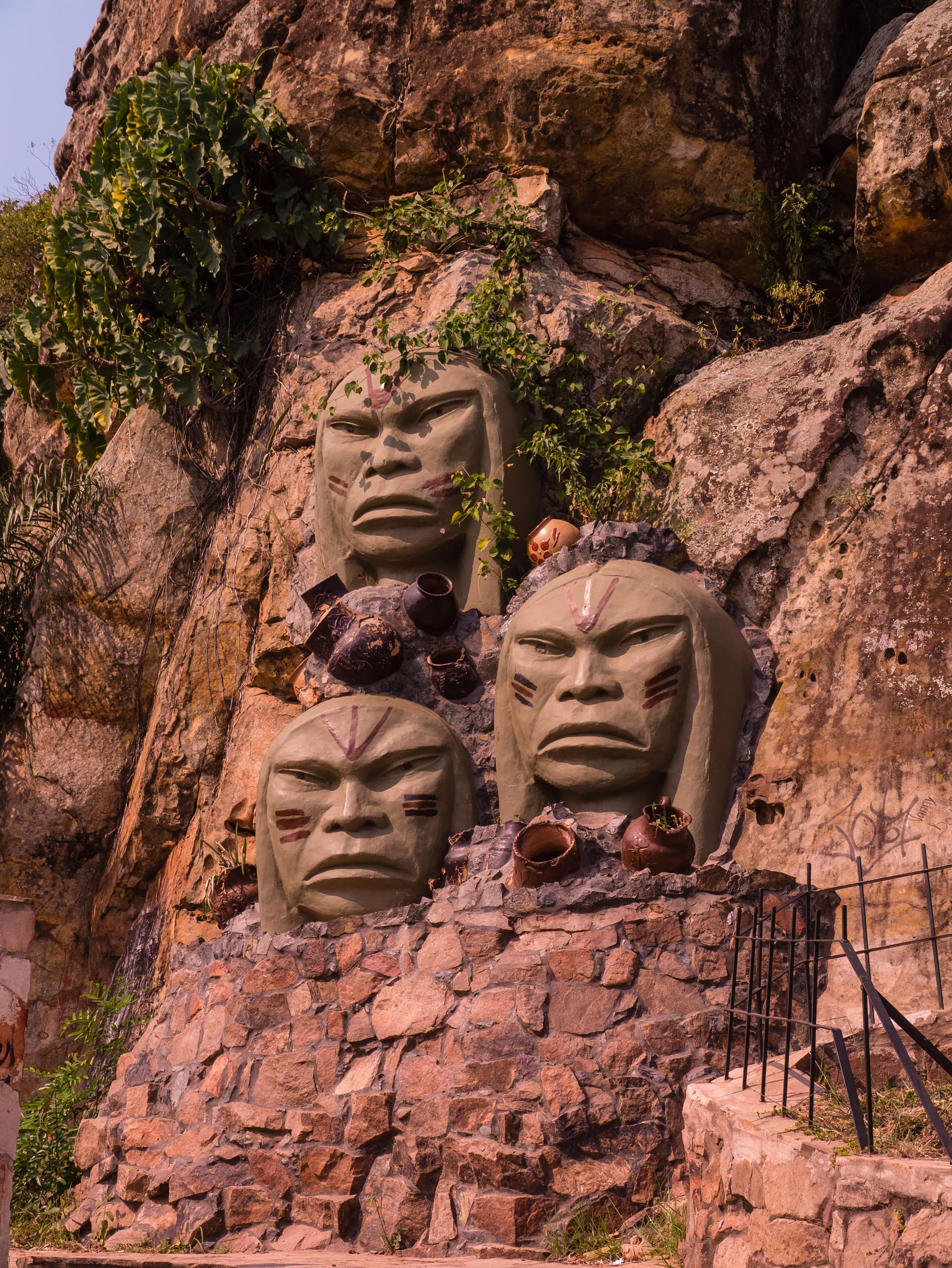 “Las Tres Américas” or “Tres Caras” in Tobatí  |  David Litschel/Alamy