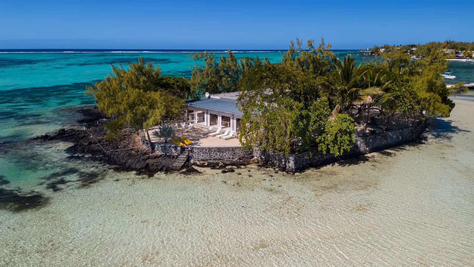 A beautiful day at Villa Ilot