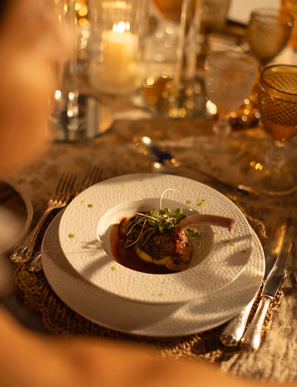 Chef privé préparant un gâteau en forme de coupe - Muse Villa