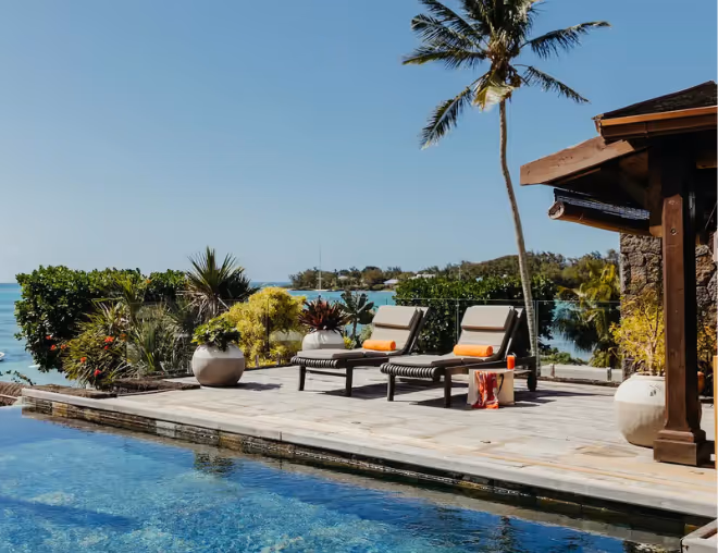 Private luxury villa by the beach in Mauritius with infinity pool and ocean view