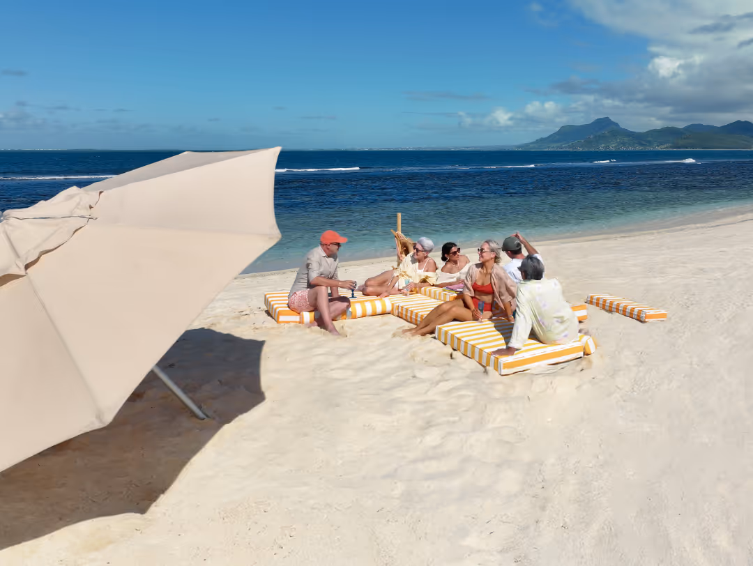 Familly eating on the beach