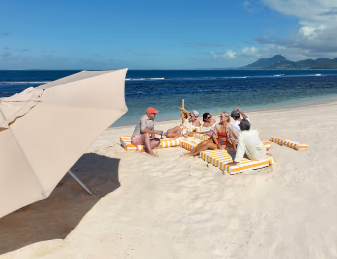 Familly eating on the beach