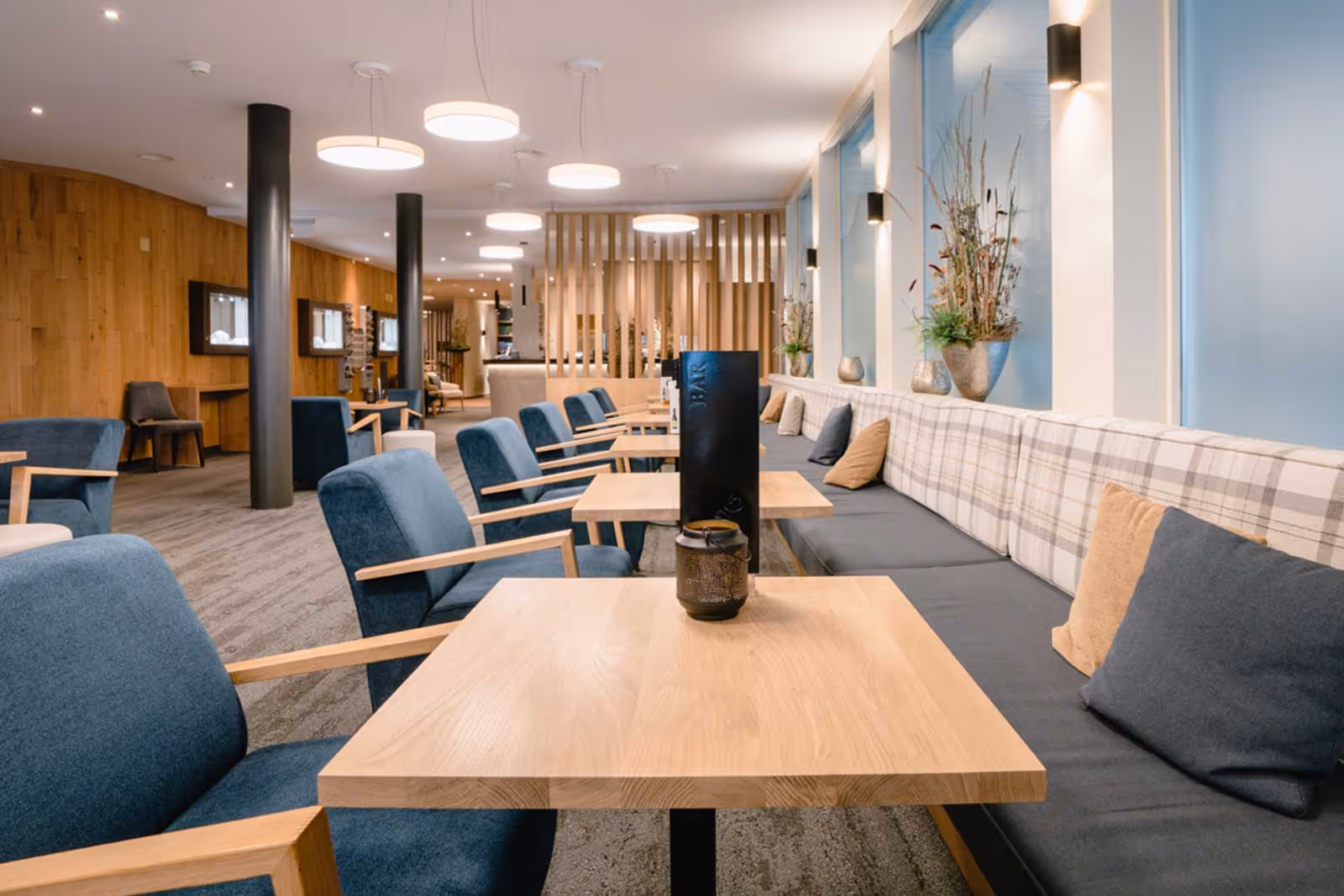 Lobby du Solbadhotel avec des sièges et des tables