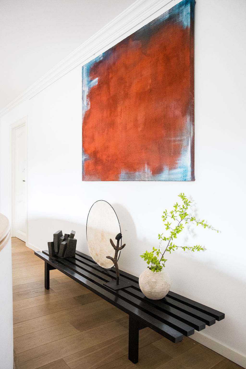 Abstract painting of the serie Ares, 2024 by belgian artist Catherine van Pottelsberghe.
Catherine van Pottelsberghe explores in her latest serie the thematic of the planets. She was also deeply inspired by animal skins. She uses raw pigments to give her abstract paintings a depthness. Presented 1/1 or can be shown as a dyptique.