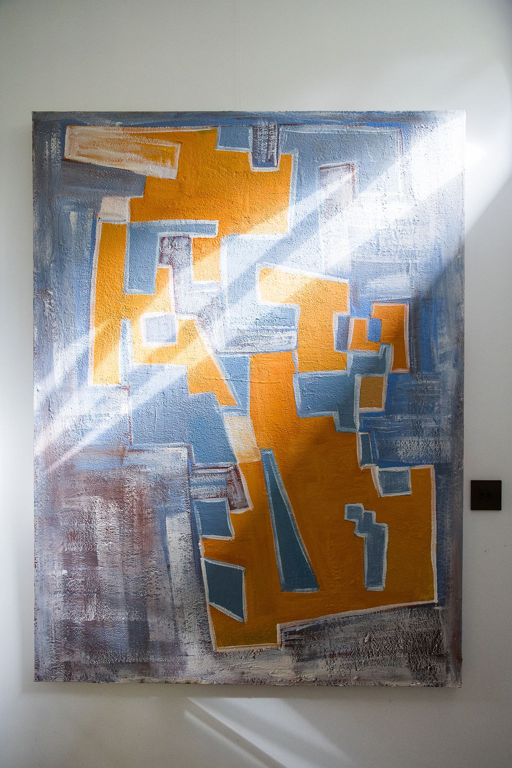 Belgian artist Catherine van Pottelsberghe unveils a striking new work from her Brutalism series — an exploration of raw form, texture, and architectural rhythm. In this abstract composition, van Pottelsberghe channels the strength and austerity of brutalist architecture through layered gestures, muted tones, and tactile surfaces. Balancing structure and spontaneity, the painting evokes both the permanence of concrete and the fragility of emotion. Each mark and shadow reveals her intuitive dialogue between material and memory, resulting in a powerful visual statement that feels both modern and timeless.
A captivating addition for collectors seeking depth, geometry, and poetic restraint.