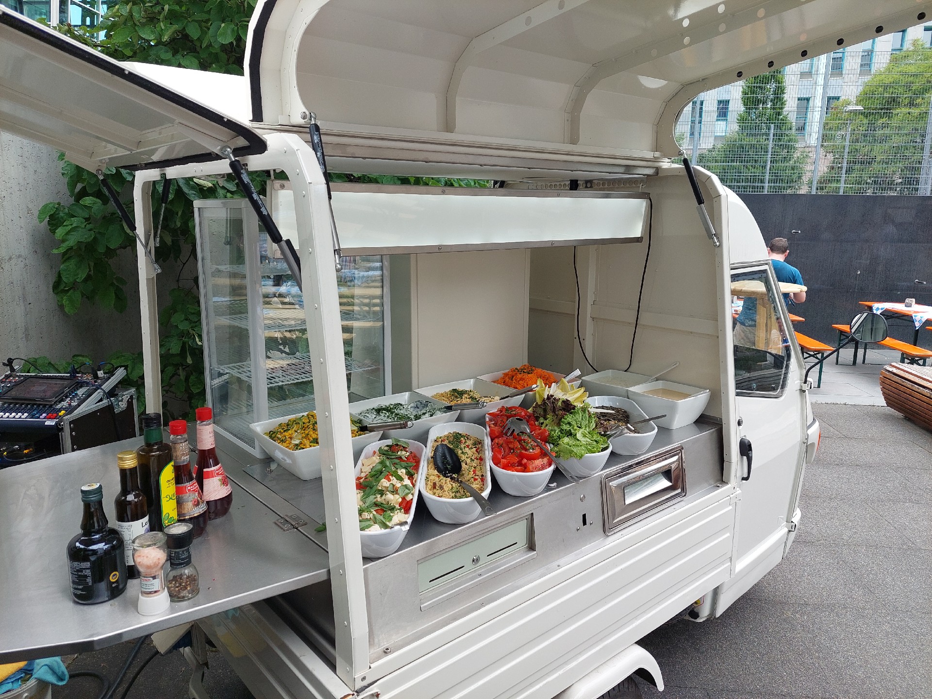 kl-Salatbuffet mit APE AAB Gastro GmbH 01.jpg