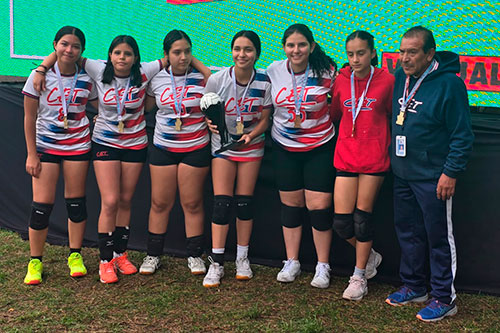 Alumnos secundaria en evento deportivo