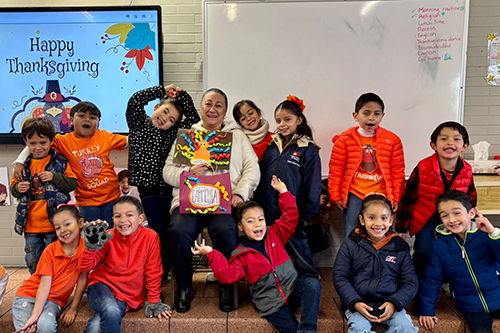 Foto grupal en salón de primaria