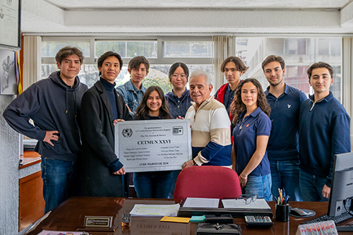 Alumnos de preparatoria en clase