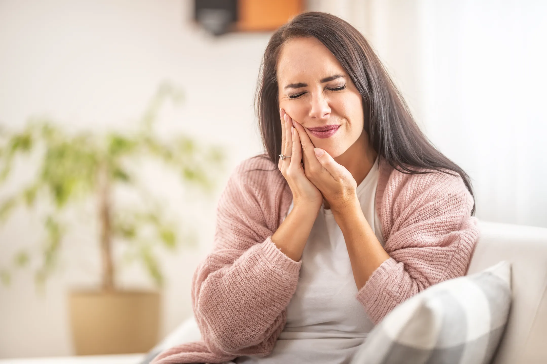 Why Do My Upper Teeth Hurt?