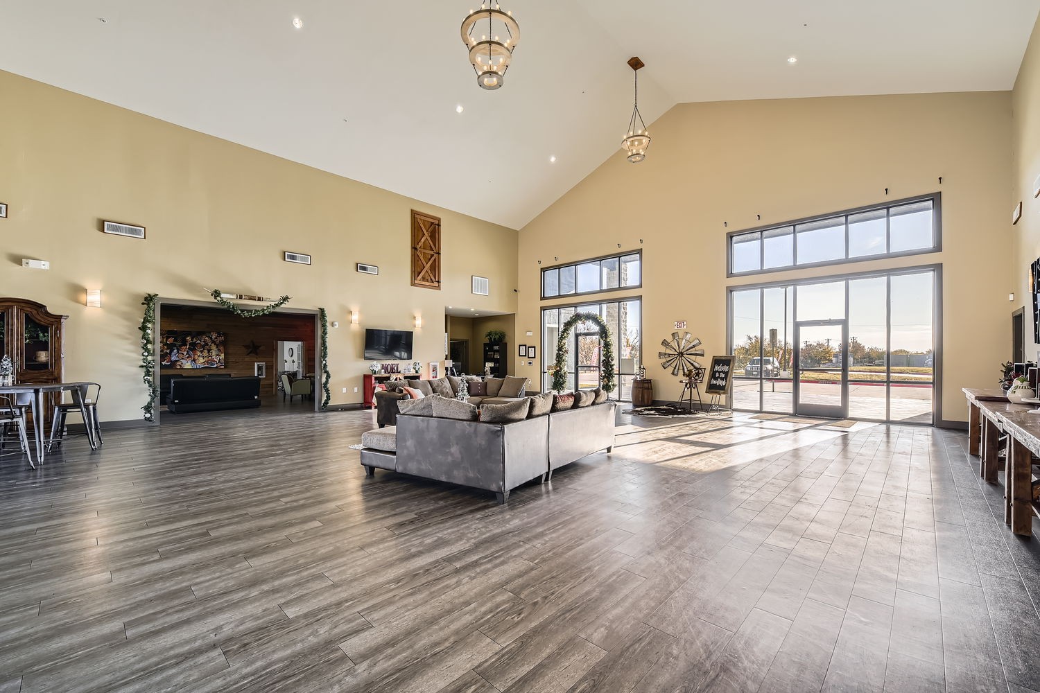 Clubhouse with lounge seating