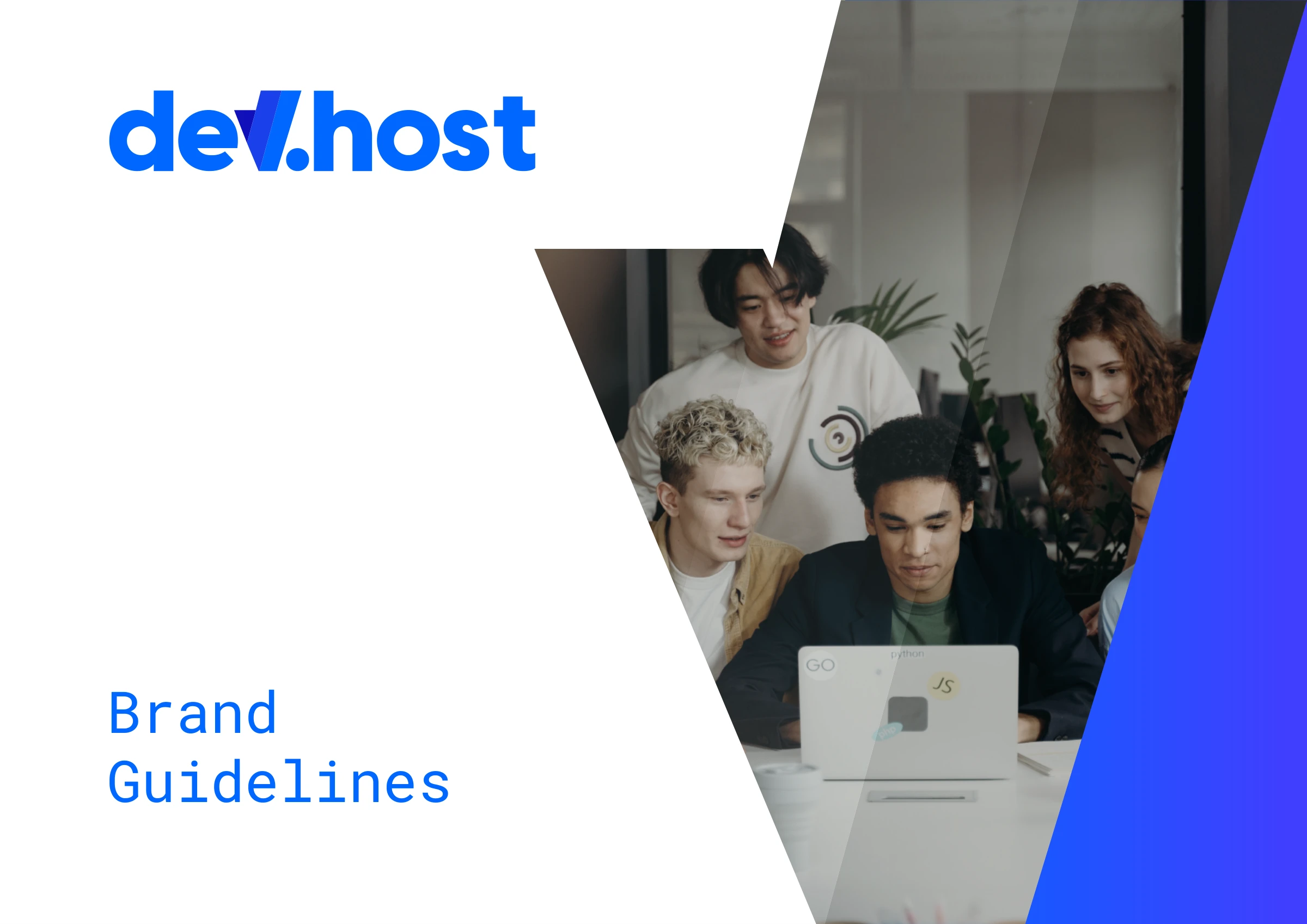Capa do Brand Guidelines da Devhost, com logotipo azul e fotografia de uma equipe reunida em torno de um notebook.