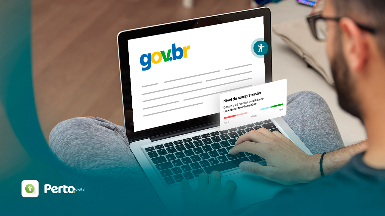 Pessoa usando um laptop com a tela exibindo gov.br e informações sobre o nível de compreensão do texto.