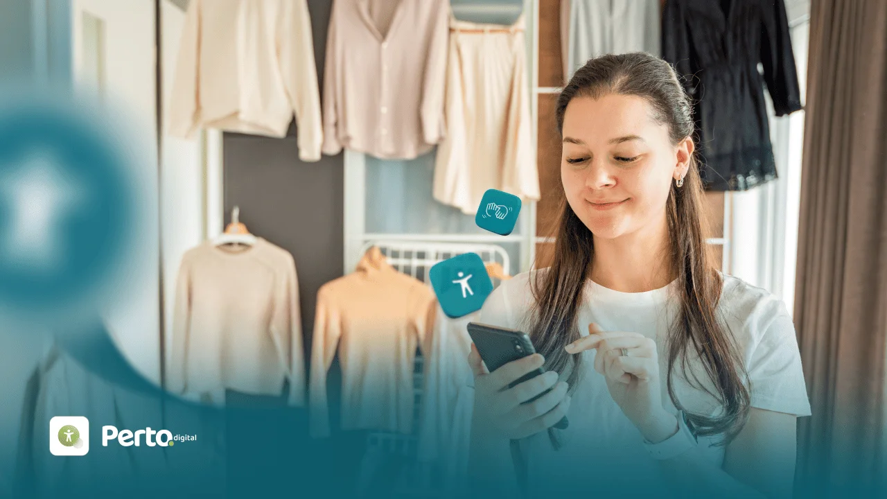 Mulher sorridente usando um smartphone em frente a um armário com roupas penduradas. Ícones de interação flutuam ao redor.