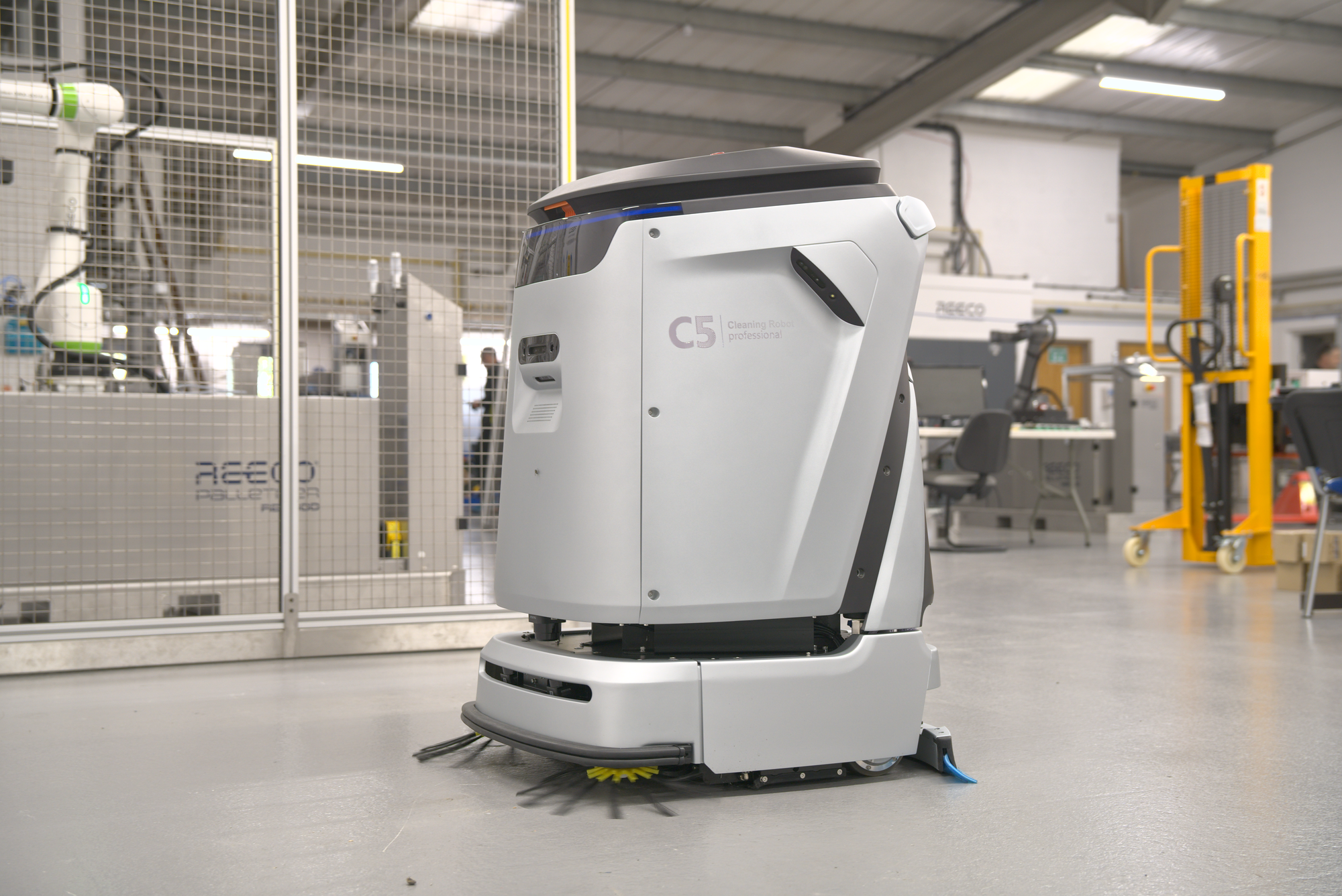 AGIBOT C5 suited to industrial and warehouse floors