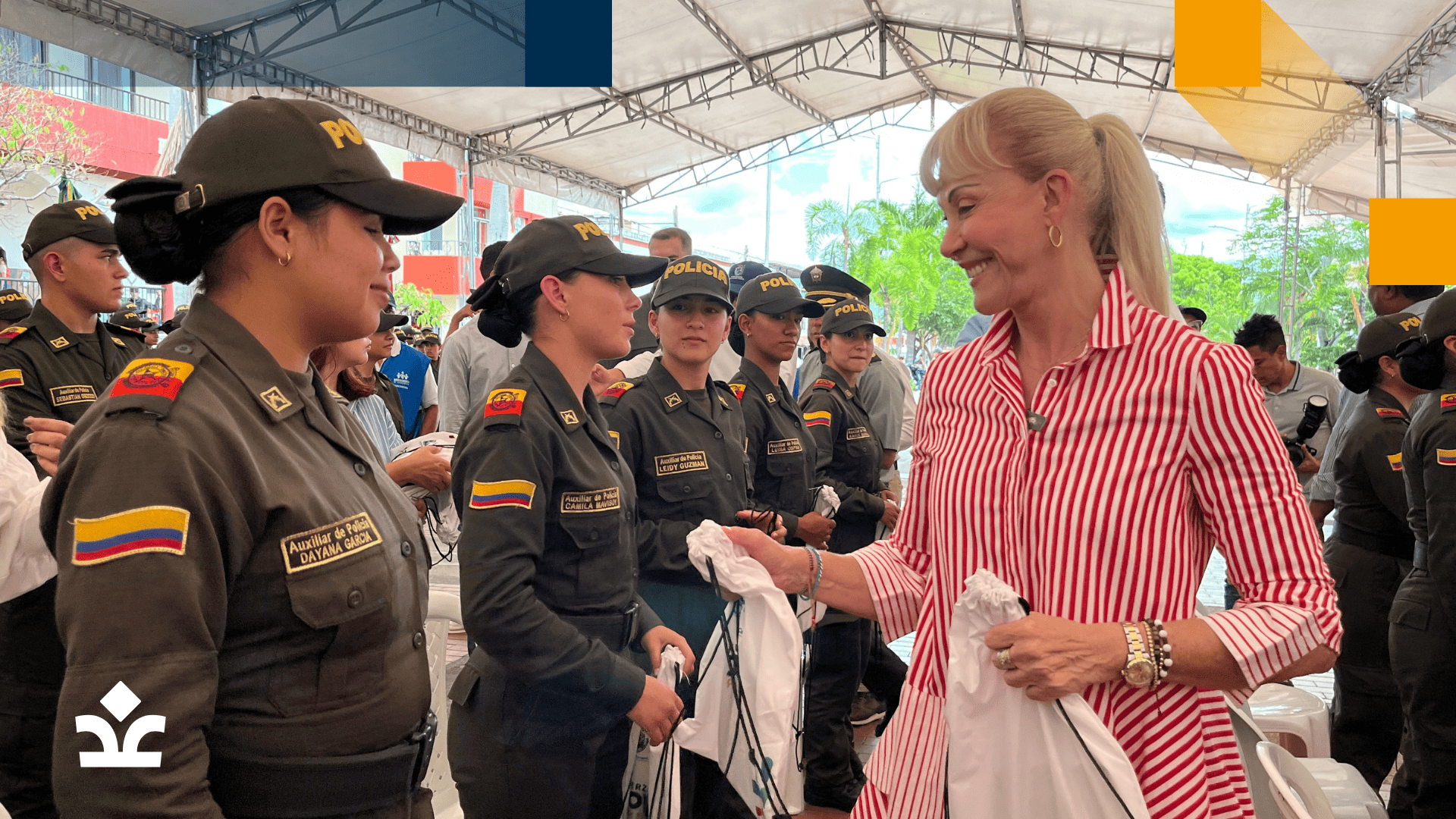 La Gobernación del Valle del Cauca, con la operación de Corpovalle, realizó la entrega de bonos y kits del programa Fuerza Joven por el Valle durante la ceremonia de juramento de los nuevos auxiliares de Policía.
