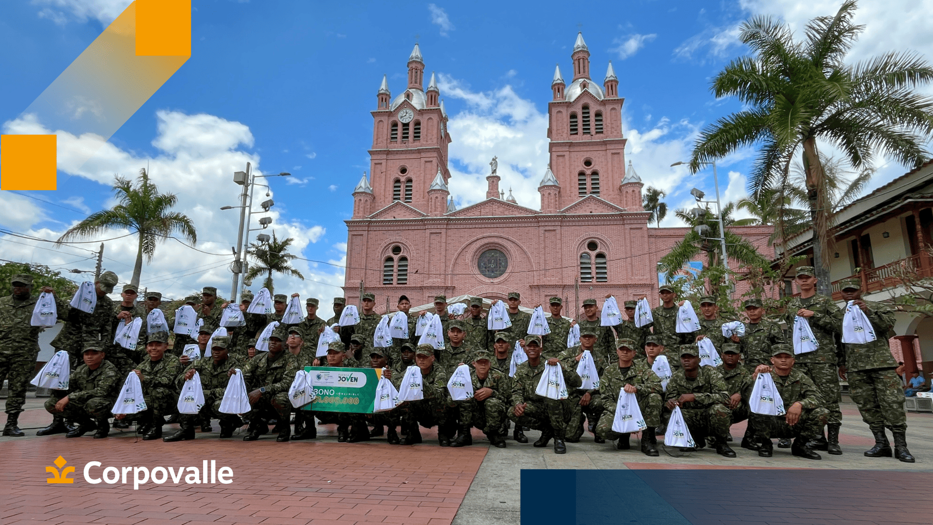 115 auxiliares de Policía y 77 miembros del Ejército Nacional recibieron su bono y kit