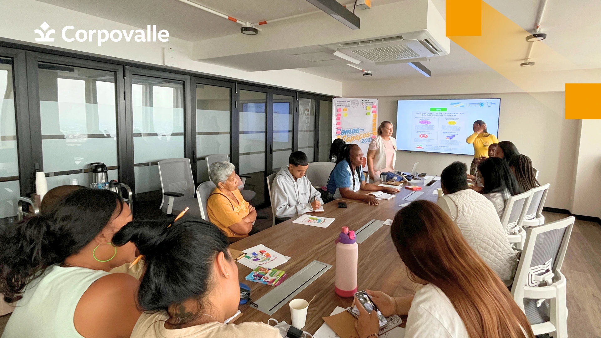 En nuestras oficinas de Corpovalle se llevó a cabo una jornada de capacitación dirigida a ocho cuidadores de personas en condición de discapacidad