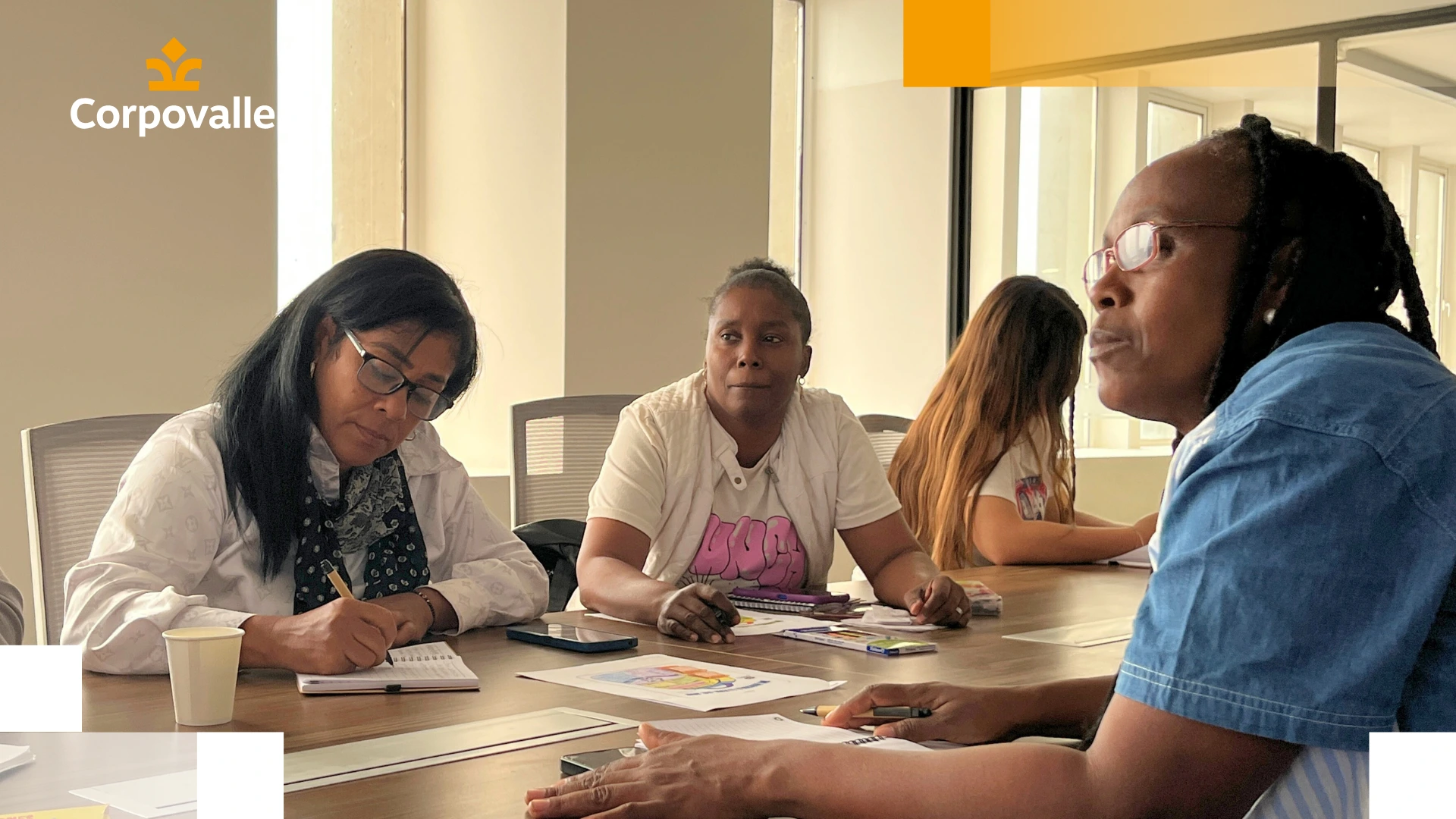 Durante la sesión, se trabajó sobre la Estrategia 5A, un enfoque orientado al fortalecimiento de habilidades personales que inciden directamente en la forma en que los cuidadores enfrentan sus responsabilidades