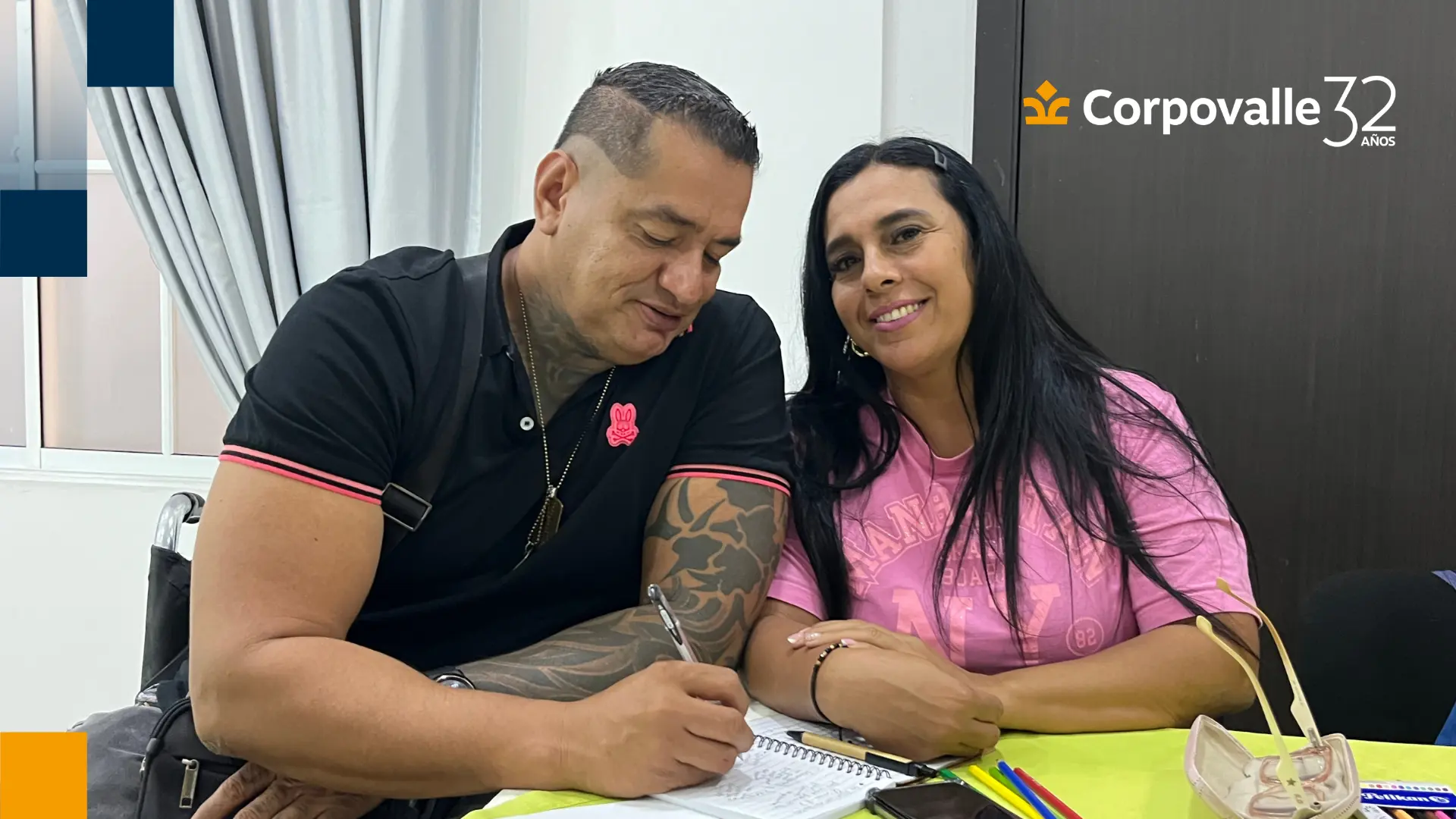 A través de metodologías participativas, los beneficiarios han venido desarrollando herramientas asociadas al reconocimiento de sus capacidades, la autoconfianza y la proyección de iniciativas propias. Este proceso se integra con la formación técnica, generando una ruta que combina desarrollo personal y aplicación productiva.