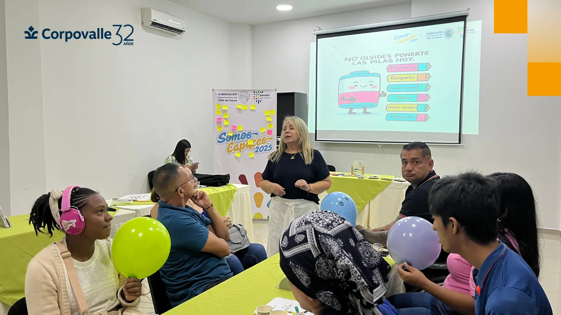 En Cali se llevó a cabo una jornada deformación dirigida a los beneficiarios del programa Somos Capaces, en el marco de la estrategia liderada por la Gobernación del Valle del Cauca. Este espacio tuvo como propósito fortalecer las capacidades necesarias para el uso adecuado de los kits de emprendimiento orientados a la generación de ingresos.