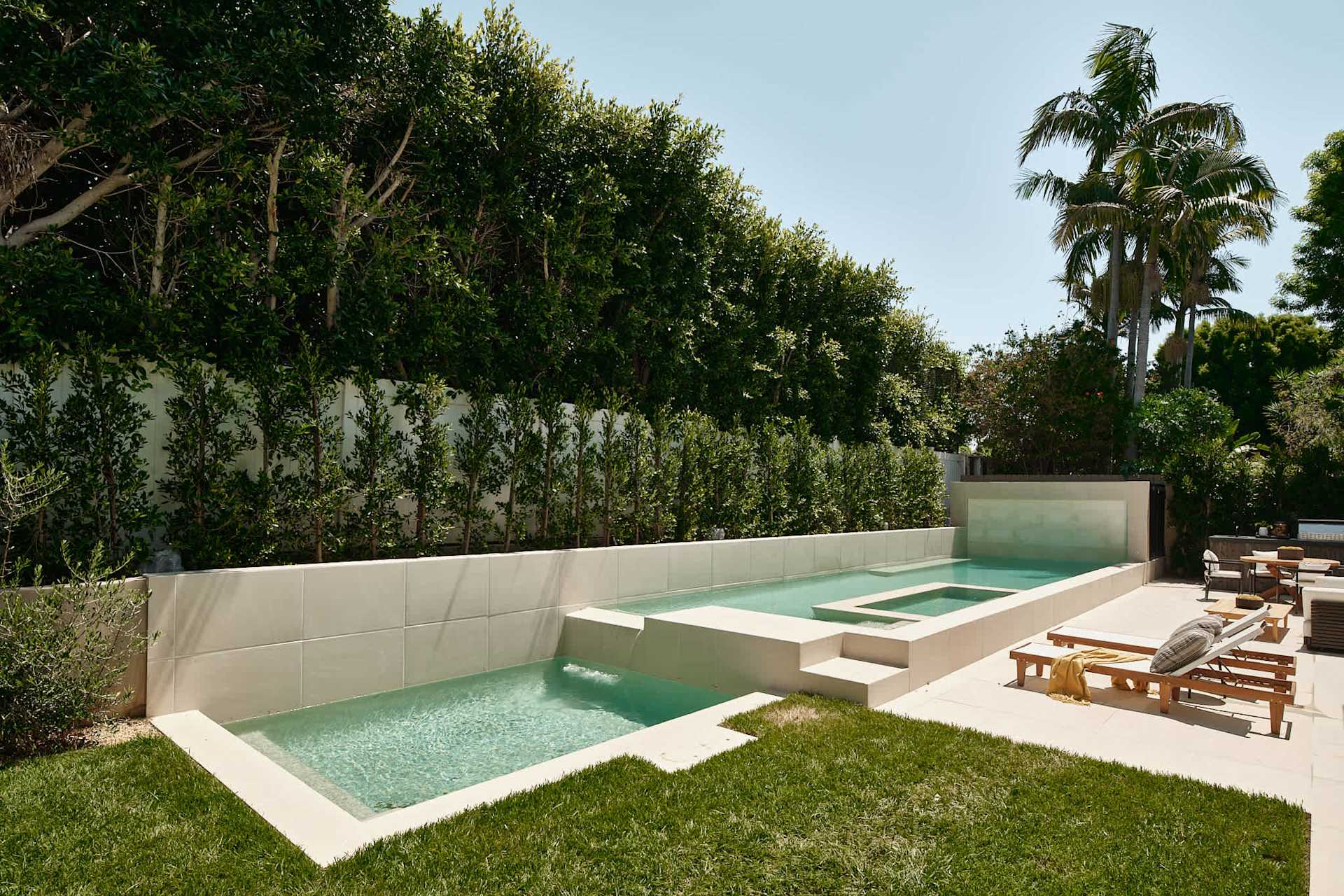 Backyard pool and spa at Dobbins Place Los Angeles with modern patio and lounge chairs