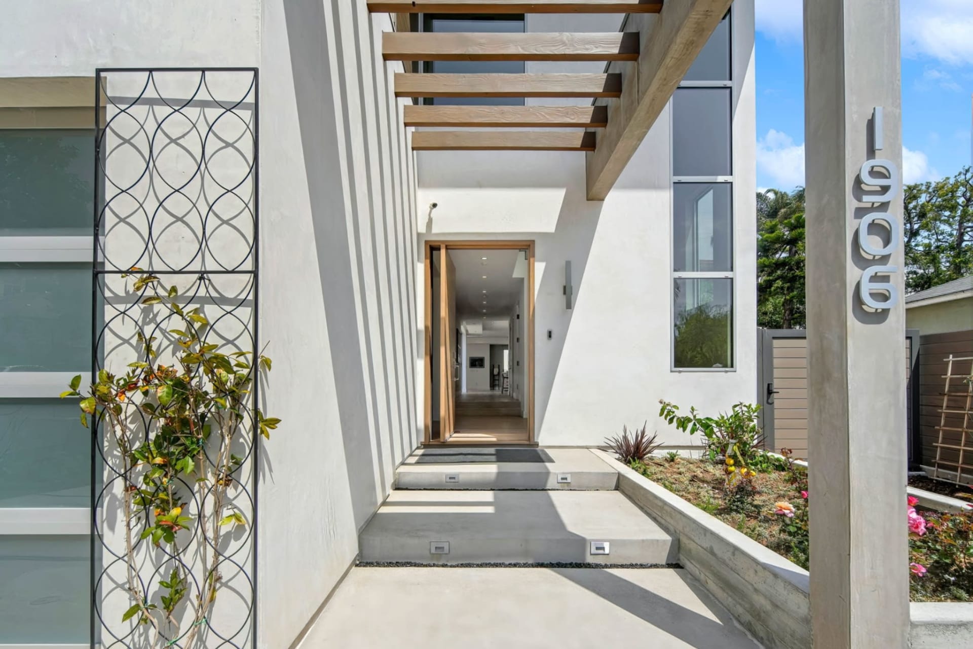 Fairburn Ave, Los Angeles – gallery photo 1