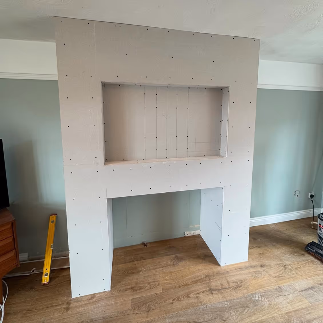 Chimney breast building 