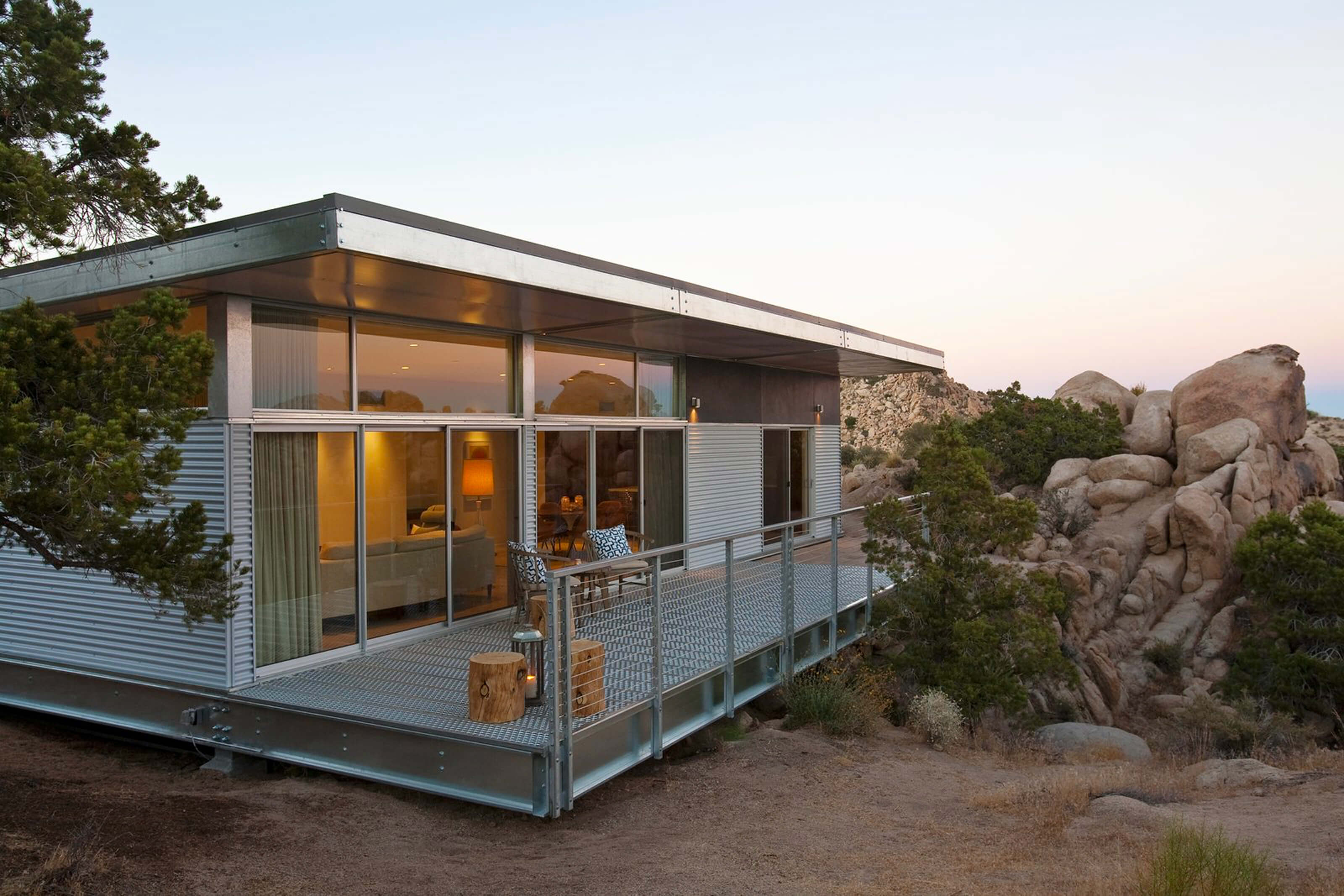 Casa modular em módulos metálicos