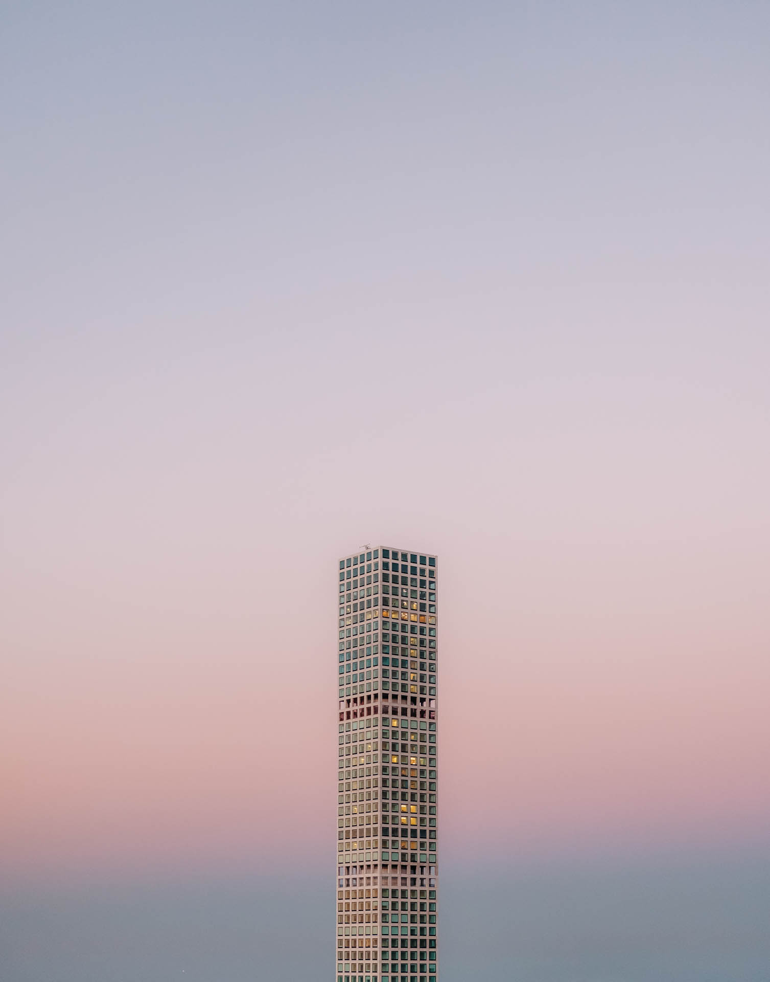 432 Park Ave skyscraper building with sunset behind it in New York City
