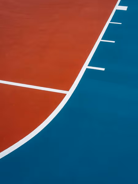 Blue and red court off the ocean