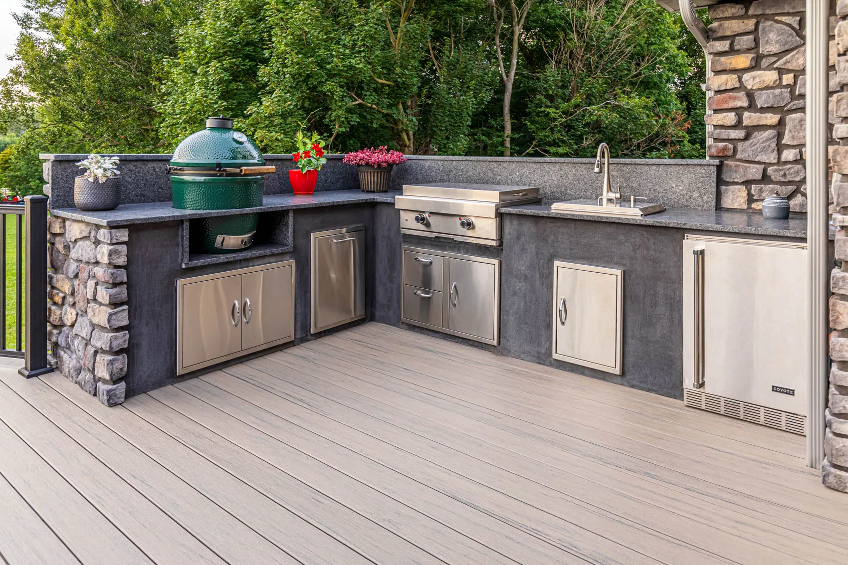 Custom Outdoor Kitchen in Chester County installed by E&E General Contracting