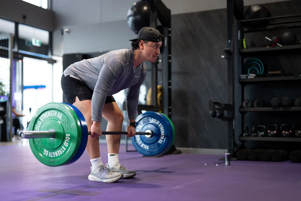 Man training with dumbells