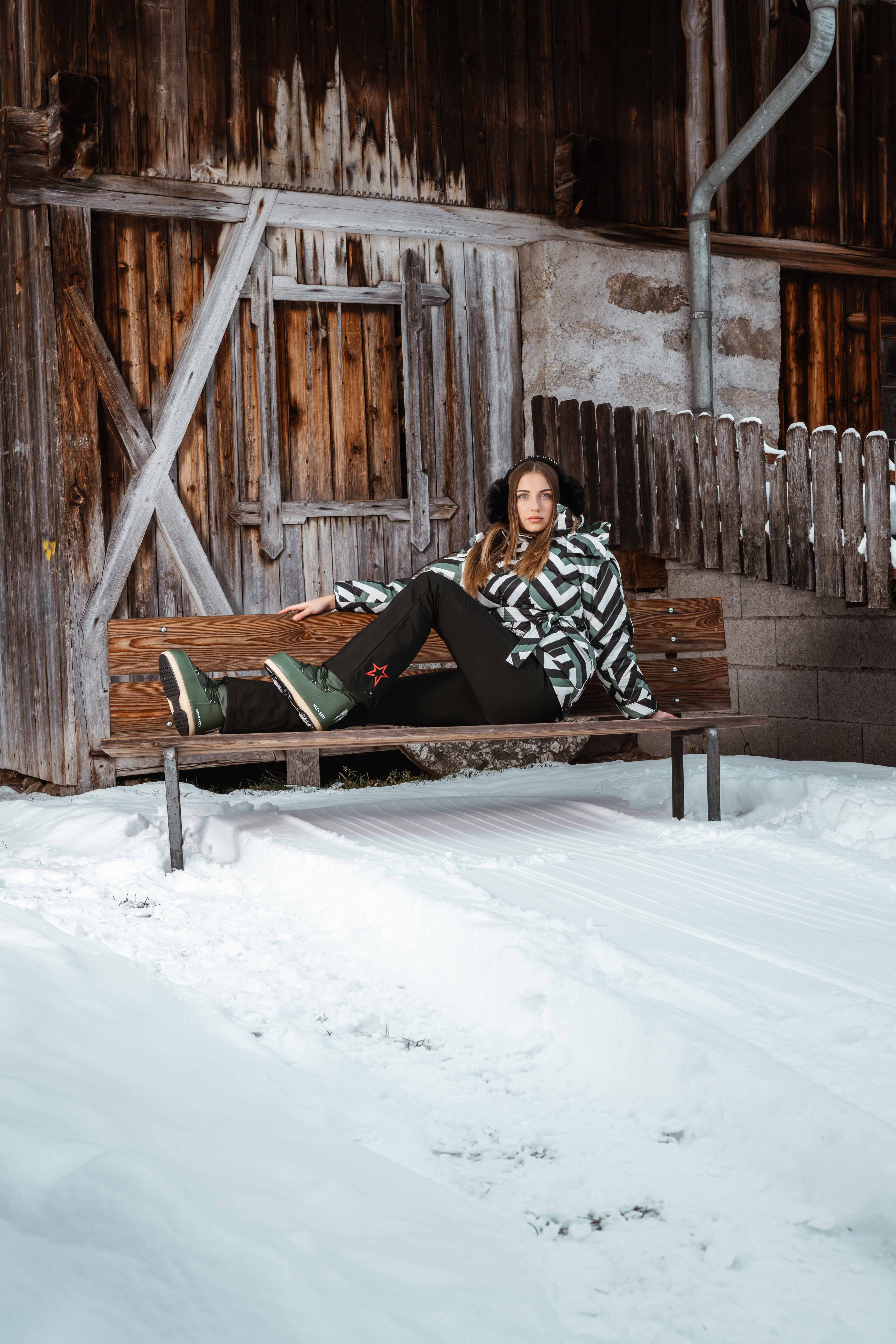 Junges Männermodel in einer Millet Winterjacke