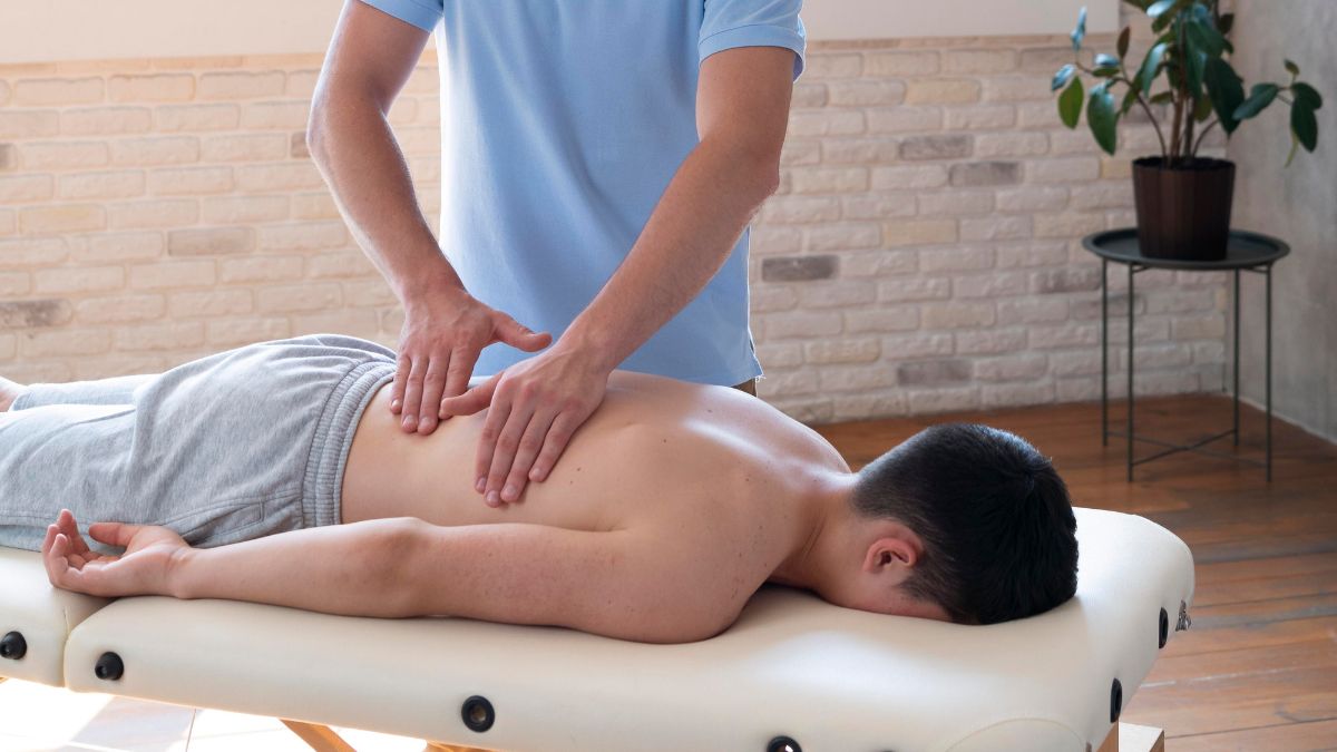 adolescent recevant un massage