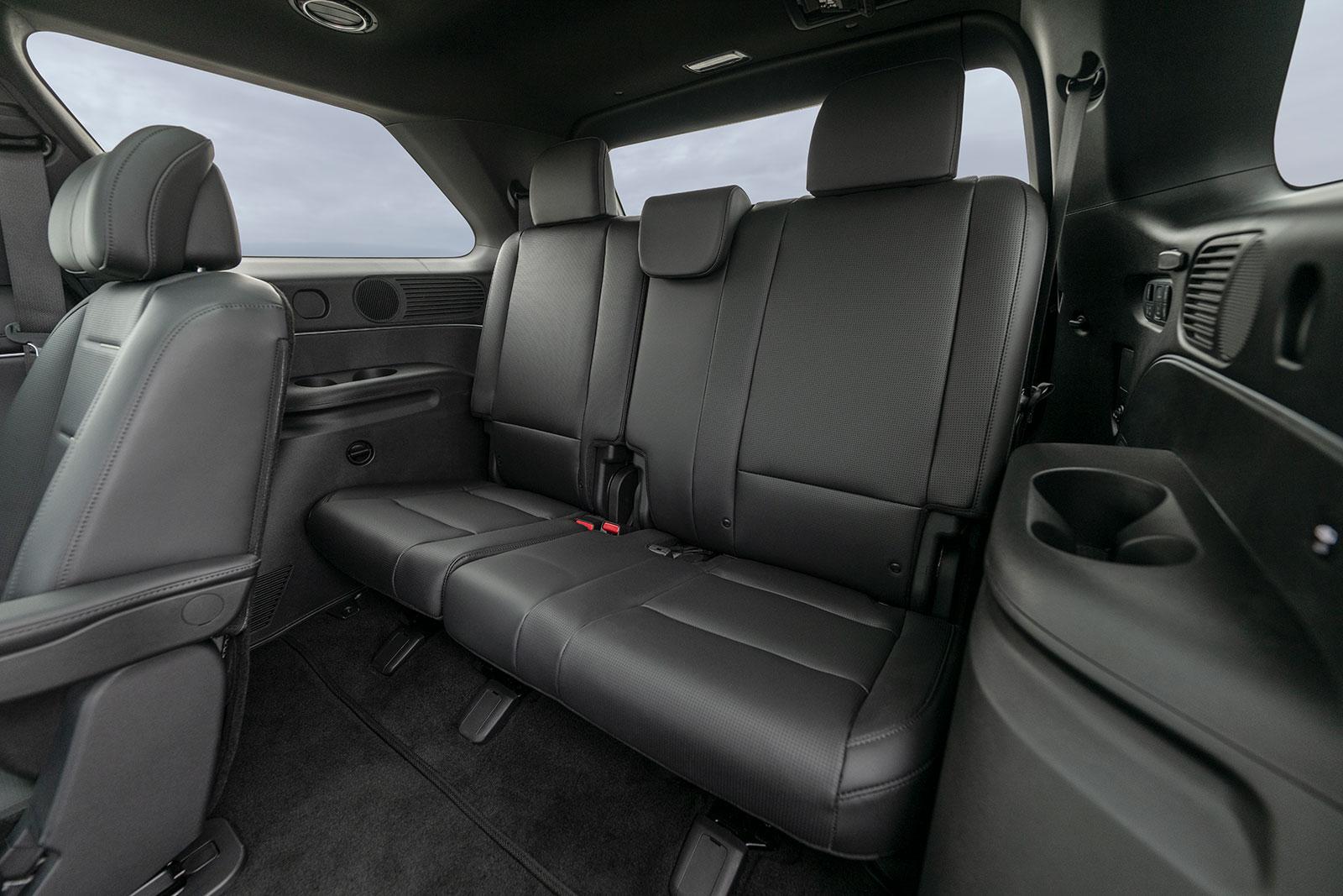 Which 2026 Palisade has bench seats?