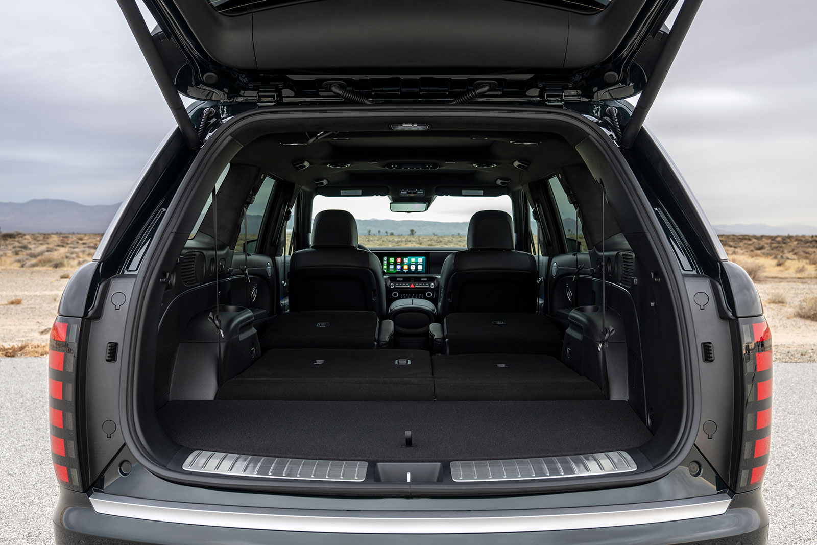 Can the second row captain's seats in a Hyundai Palisade fold down?