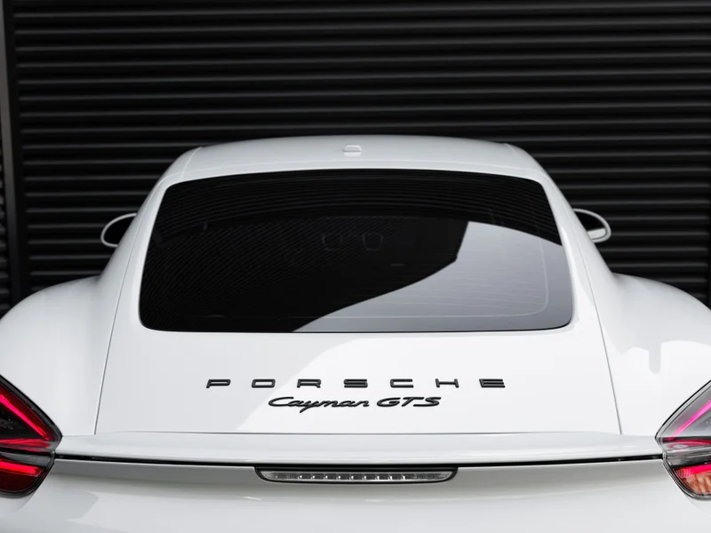 Modern retrofit infotainment system for 911, Boxster & Cayman models