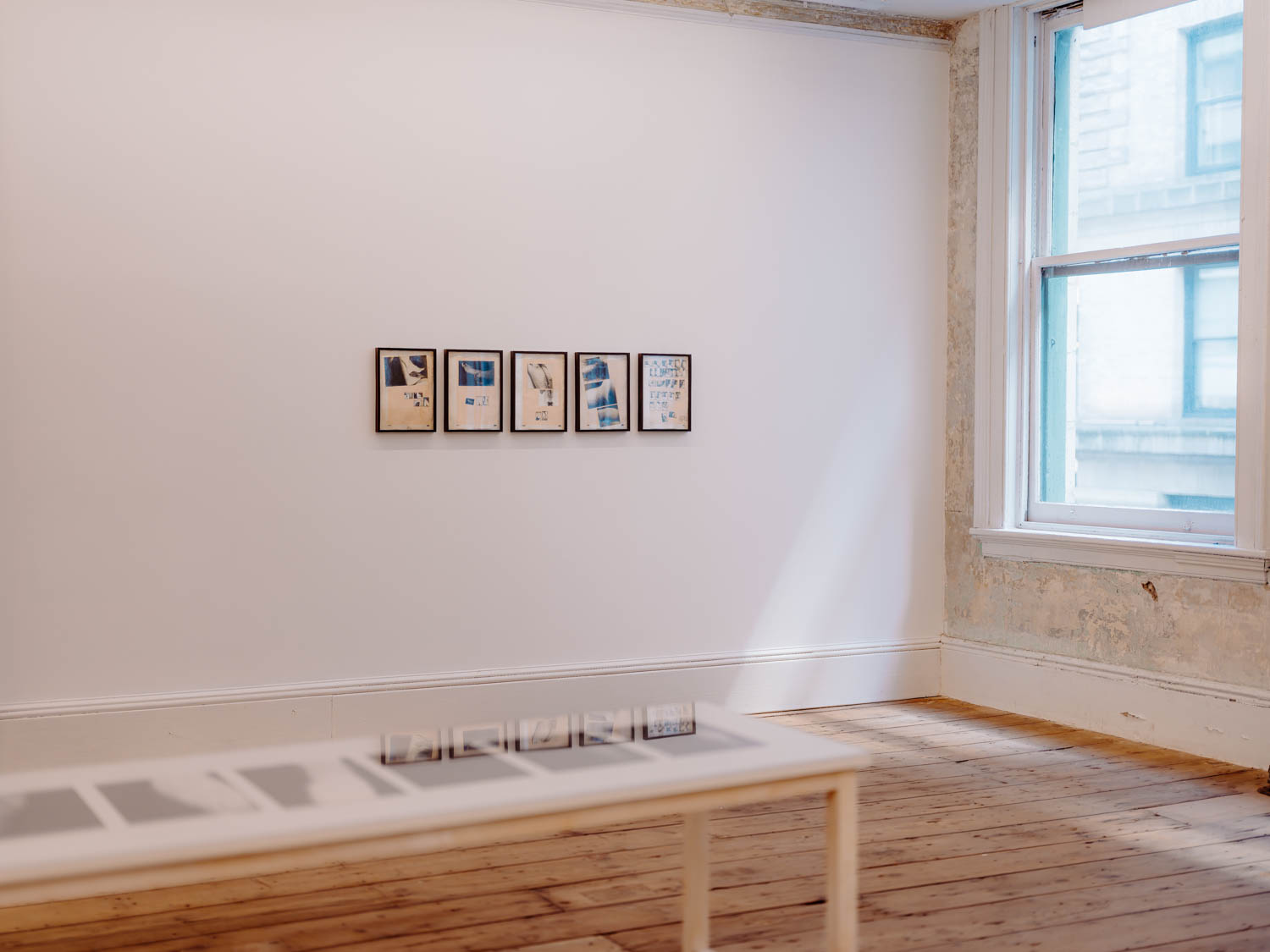 Inside 15 Orient Gallery showing Hudinilson Jr art